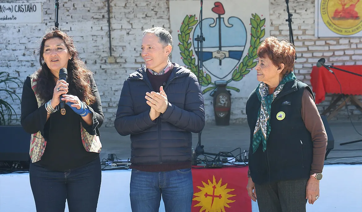 FERNANDO-GRAY-ASISTIO-AL-33°-ANIVERSARIO-DEL-CENTRO-DE-RESIDENTES-SANTIAGUENOS-DE-ESTEBAN-ECHEVERRIA-ANDRES-CHAZARRETA
