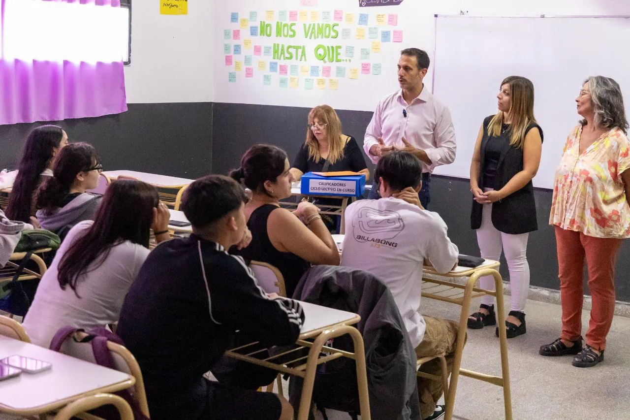 Julián Álvarez recorrió la Escuela Secundaria N
