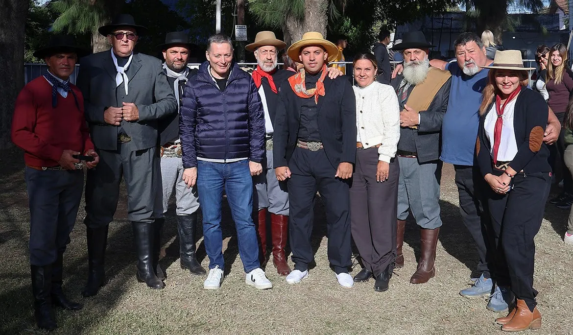 FERNANDO-GRAY-SE-REUNIO-CON-CENTROS-TRADICIONALISTAS-DEL-DISTRITO