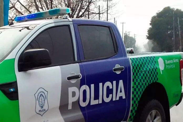 los-falsos-policias-estaban-vestidos-con-ropa-de-P3HOFYLPTFHPRBJ7G4WIWIISIM_11zon-696x464